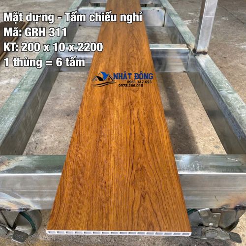 Mặt Bậc Cầu Thang Nhựa Giả Gỗ Giá Rẻ GRH-311