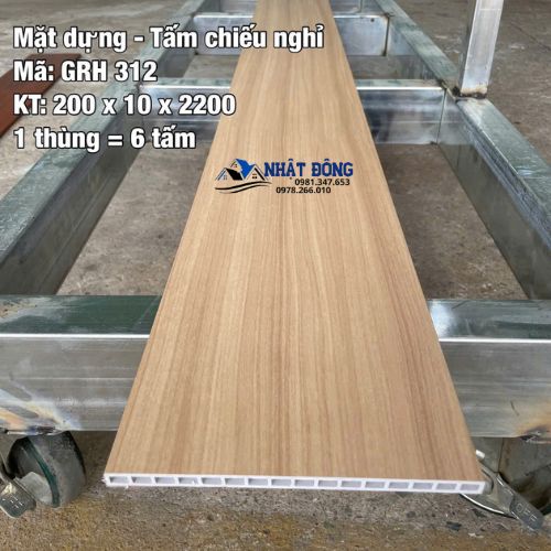 Mặt Bậc Cầu Thang Nhựa Giả Gỗ Giá Rẻ GRH-312